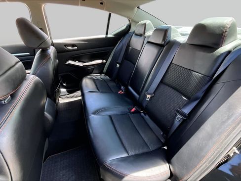 Used 2024 Nissan Altima 2.5 SR FWD image 20
