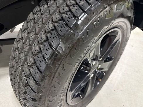 Used 2022 Jeep Wrangler Unlimited Sahara AWD/4WD image 9