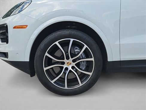 Used 2024 Porsche Cayenne Coupe AWD/4WD image 21