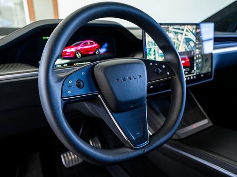 Used 2024 Tesla Model X Plaid image 35