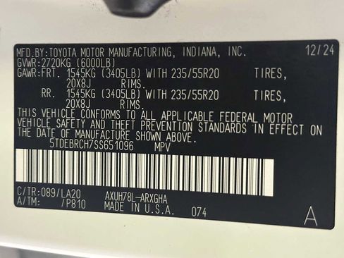 Certified 2025 Toyota Highlander Platinum image 32