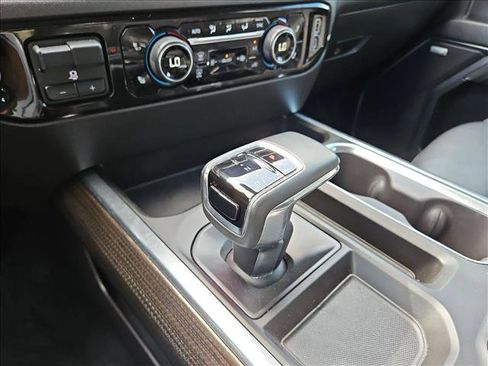 Used 2024 Chevrolet Silverado 1500 LT Trail Boss w/ Convenience Package II AWD/4WD image 11