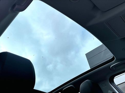 Used 2024 Land Rover Discovery Sport S image 29