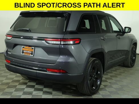Used 2023 Jeep Grand Cherokee Altitude AWD/4WD image 11