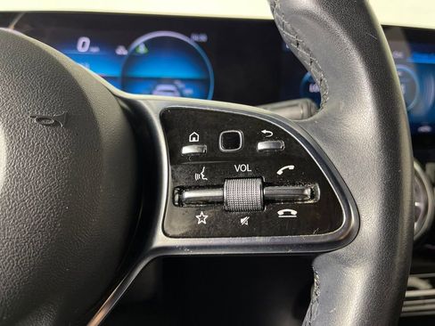 Used 2023 Mercedes-Benz EQB 300 4MATIC image 27