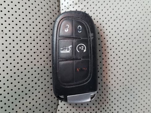 Used 2021 Jeep Cherokee Latitude Lux w/ Comfort/Convenience Group AWD/4WD image 32