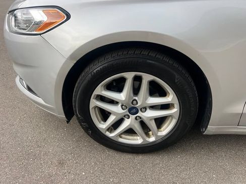 Used 2013 Ford Fusion SE FWD image 8