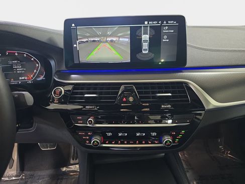 Used 2022 BMW M550i xDrive w/ Dynamic Handling Package image 22