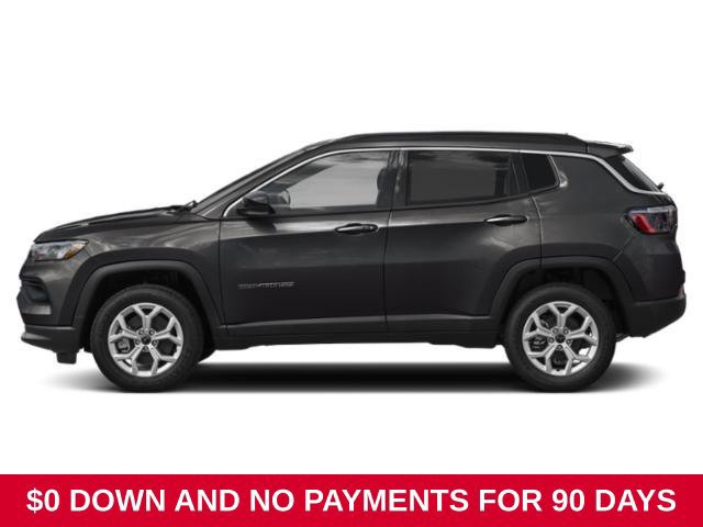 Used 2025 Jeep Compass Latitude w/ Sun & Sound Group AWD/4WD image 3