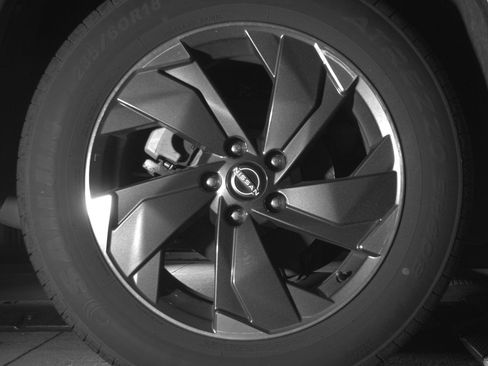 Used 2025 Nissan Rogue SV AWD/4WD image 18