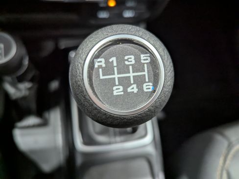 Used 2025 Jeep Wrangler Unlimited Sport AWD/4WD image 18
