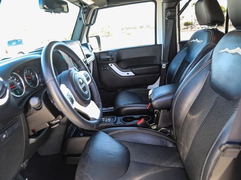 Used 2015 Jeep Wrangler Unlimited Sahara AWD/4WD image 17