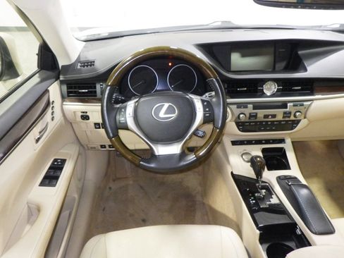 Used 2013 Lexus ES 350 w/ Luxury Pkg FWD image 9