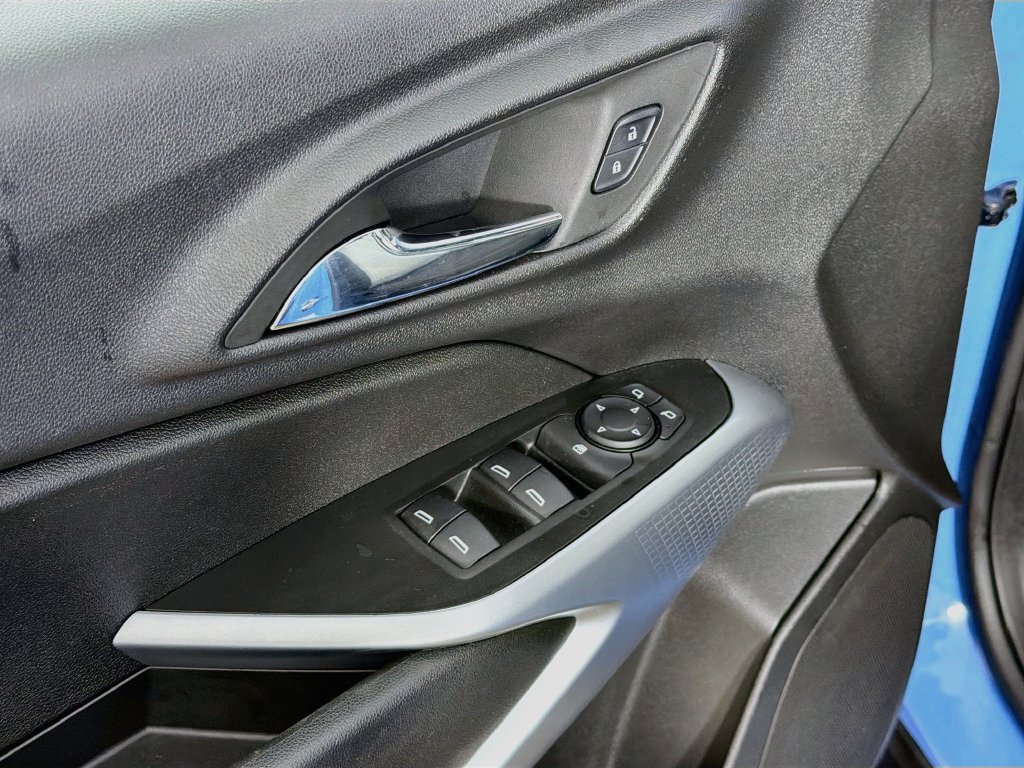 Used 2024 Chevrolet Trax RS w/ Driver Confidence Package FWD image 17