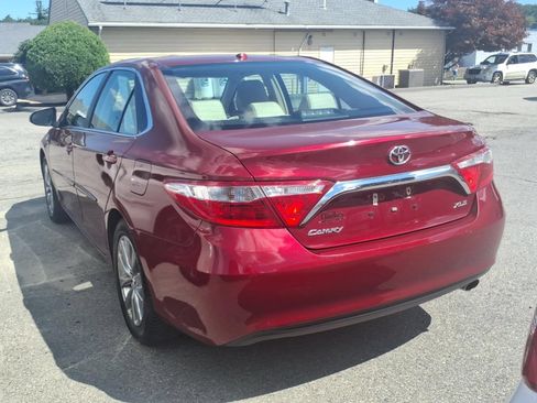 Used 2017 Toyota Camry XLE w/ Moonroof Package FWD image 5