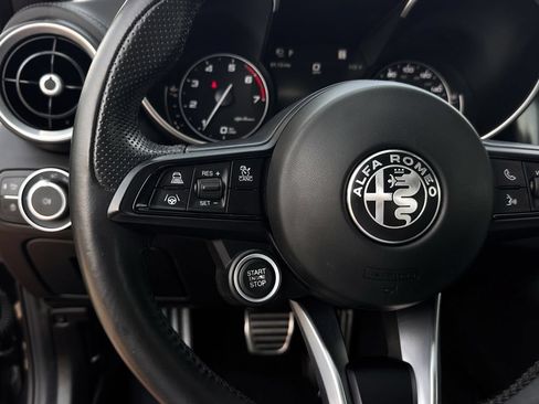 Used 2022 Alfa Romeo Giulia Ti RWD image 13
