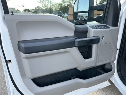 Used 2021 Ford F250 XL w/ Power Equipment Group image 9