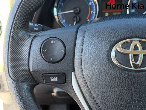 Used 2017 Toyota Corolla LE FWD image 30