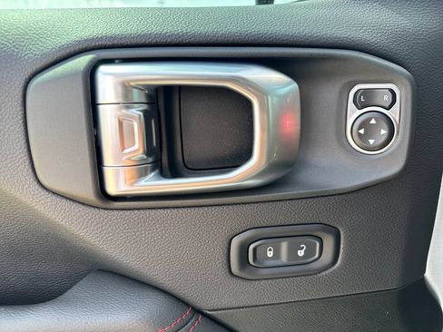 Used 2023 Jeep Gladiator Rubicon w/ LED Lighting Group AWD/4WD image 18