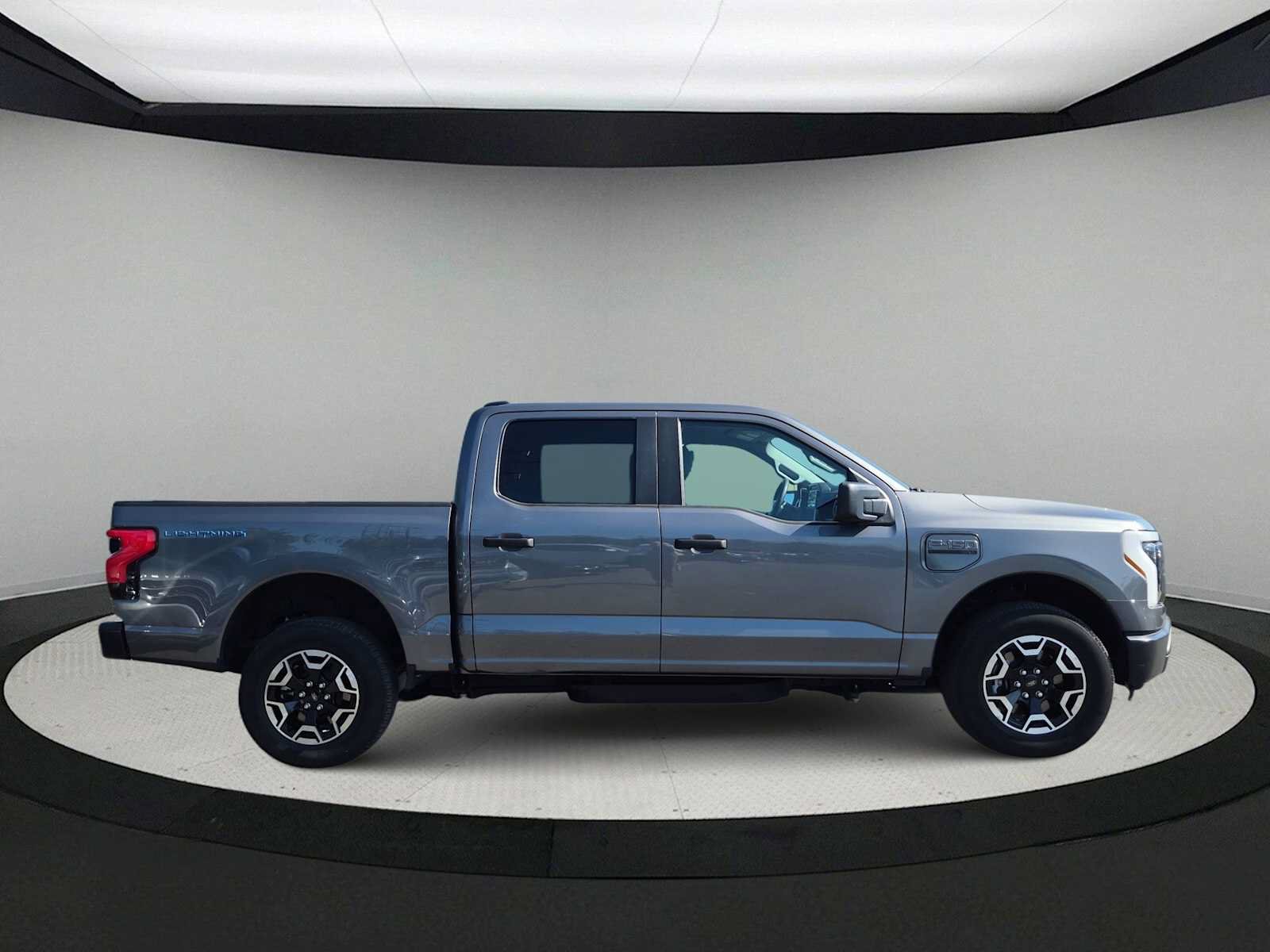 Used 2023 Ford F150 Lightning 4x4 SuperCrew image 9