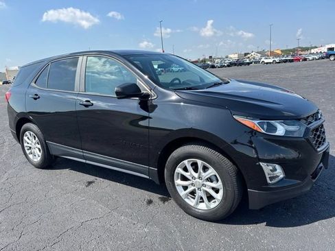 Used 2020 Chevrolet Equinox LS w/ LS Convenience Package FWD image 3