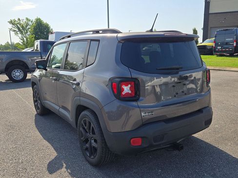 Used 2017 Jeep Renegade Altitude FWD image 5