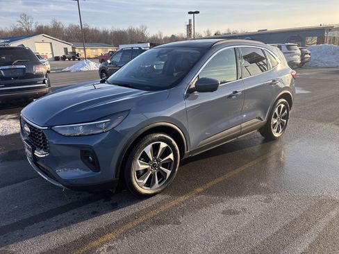 Used 2024 Ford Escape Platinum image 8