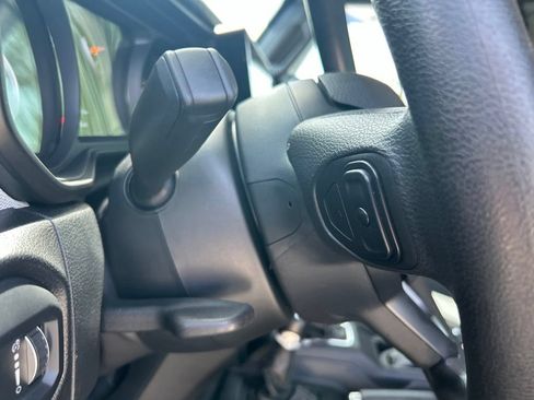 Used 2024 Jeep Gladiator Sport AWD/4WD image 34