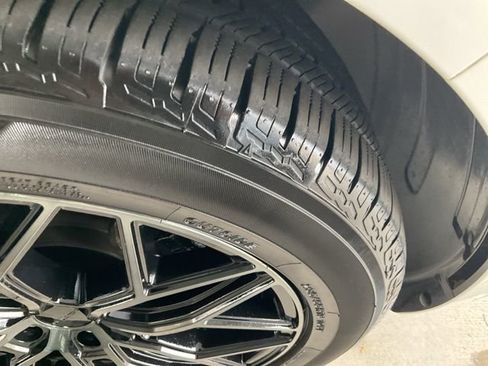 Used 2019 Kia Sorento SX image 31