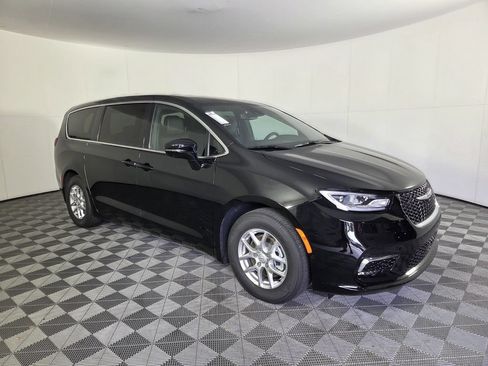 New 2026 Chrysler Pacifica Select FWD image 2