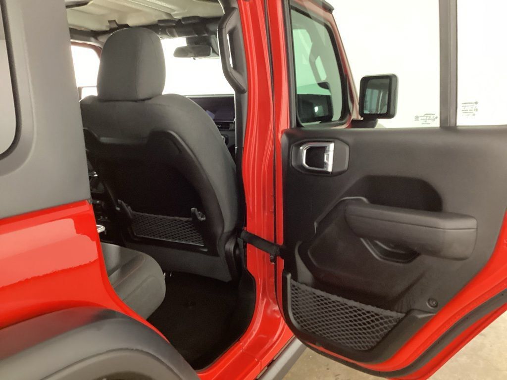 Used 2026 Jeep Wrangler Unlimited Rubicon AWD/4WD image 25