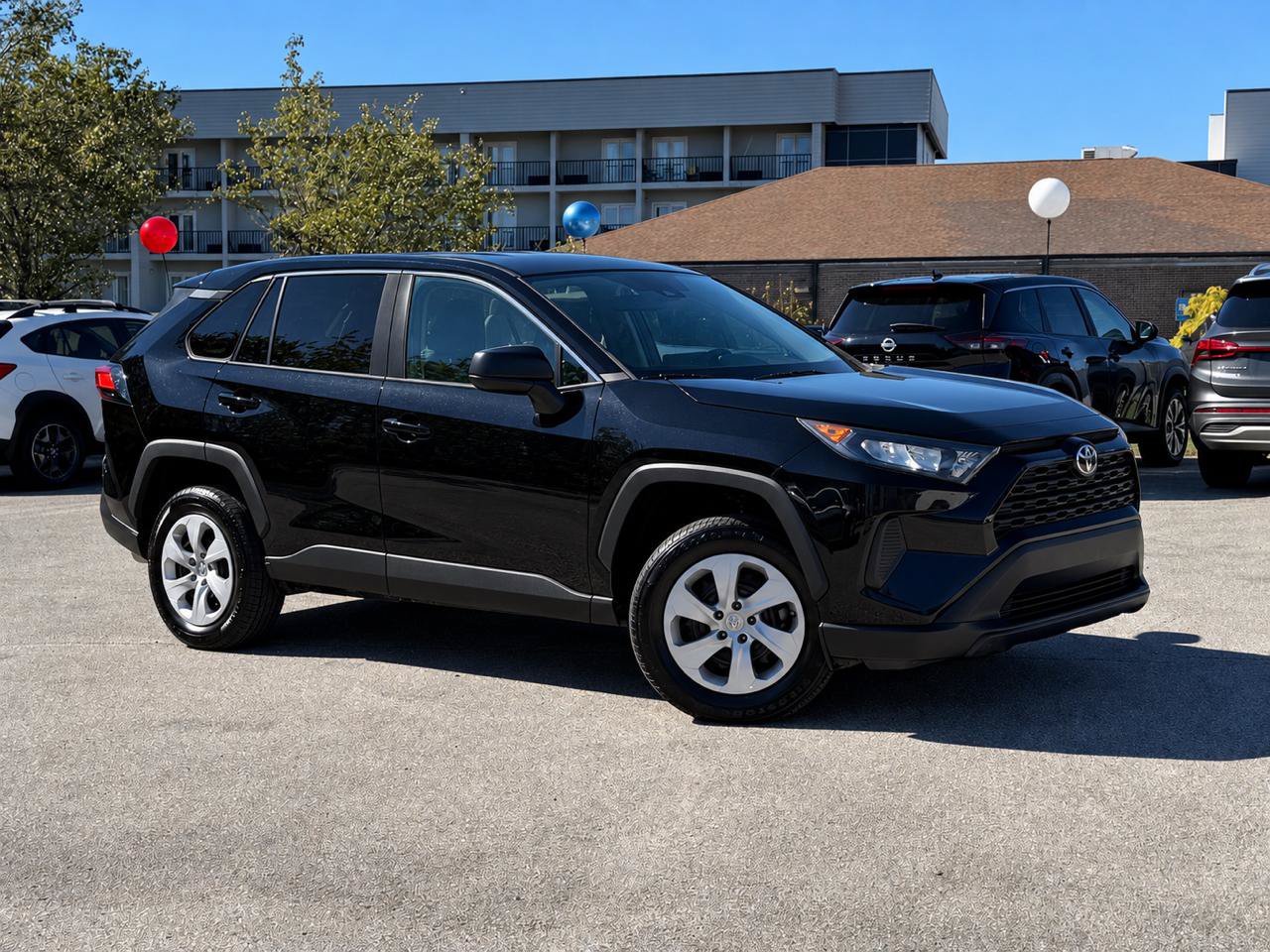 Used 2022 Toyota RAV4 LE FWD image 2