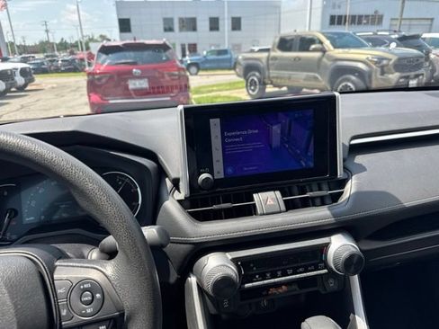 Used 2025 Toyota RAV4 LE AWD/4WD image 16