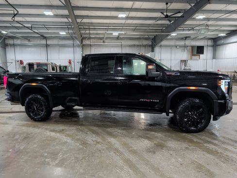 Used 2025 GMC Sierra 2500 AT4 w/ AT4 Premium Plus Package AWD/4WD image 2