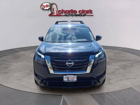Certified 2024 Nissan Pathfinder SV FWD image 8