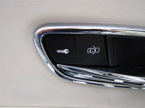 Used 2017 Bentley Flying Spur V8 image 10