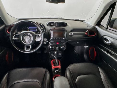 Used 2017 Jeep Renegade Trailhawk w/ Premium Trailhawk Package AWD/4WD image 13