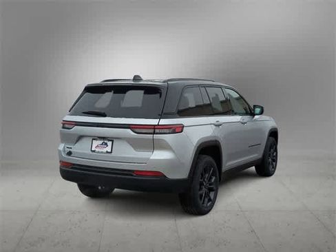 New 2025 Jeep Grand Cherokee Limited image 7