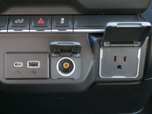 Certified 2023 Chevrolet Silverado 1500 Custom image 19