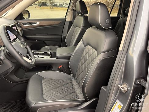 Used 2024 Volkswagen Atlas SEL Premium R-Line image 24