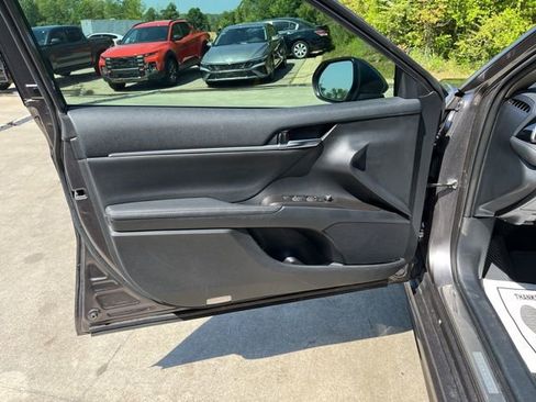 Used 2022 Toyota Camry XSE FWD image 8