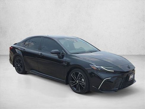 Used 2025 Toyota Camry XSE FWD image 3