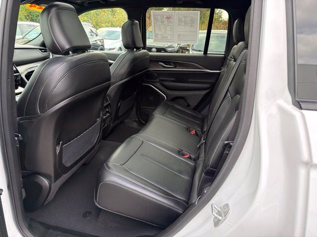 Used 2024 Jeep Grand Cherokee Limited w/ Black Appearance Package AWD/4WD image 19