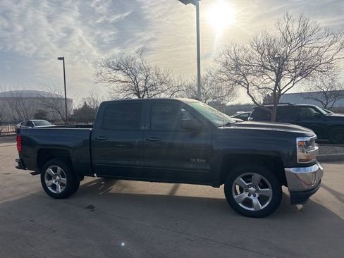 Used 2018 Chevrolet Silverado 1500 LT w/ Texas Edition image 4