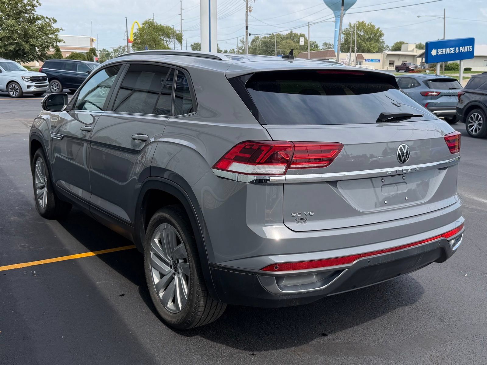 Used 2021 Volkswagen Atlas Cross Sport SE FWD image 5