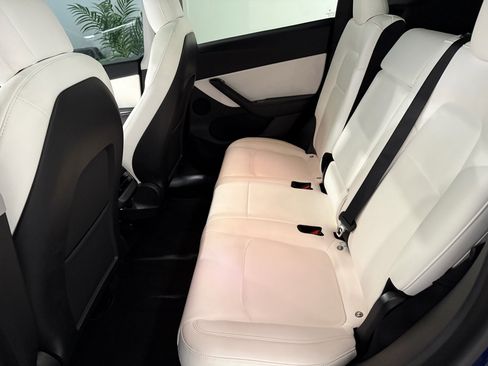 Used 2021 Tesla Model Y Long Range image 13