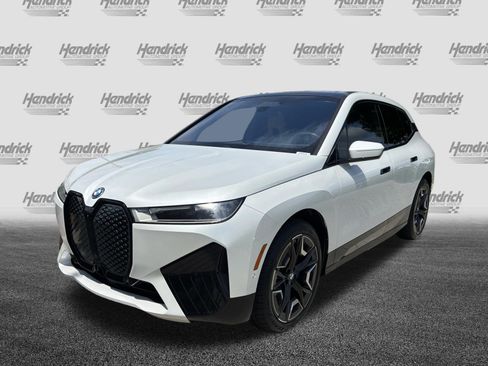 Used 2024 BMW iX xDrive50 w/ Sport Package AWD/4WD image 5