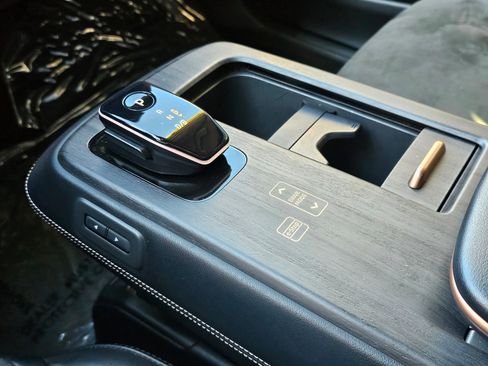 Used 2023 Nissan Ariya AWD image 28