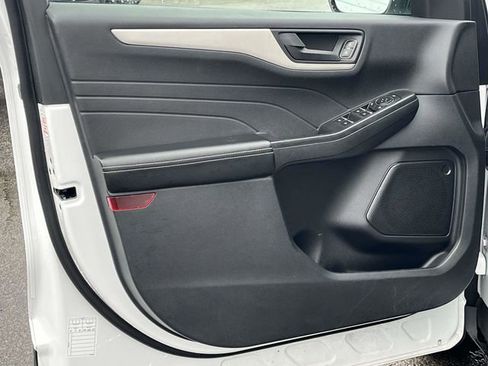 Used 2022 Ford Escape SE image 13