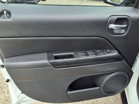 Used 2017 Jeep Patriot Sport w/ Power Value Group FWD image 14